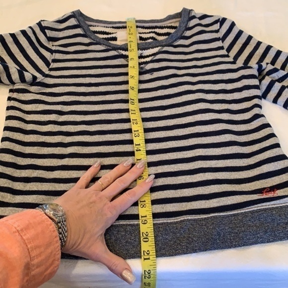 Levi’s gray blue striped long sleeve warm simple sweater - Picture 8 of 11